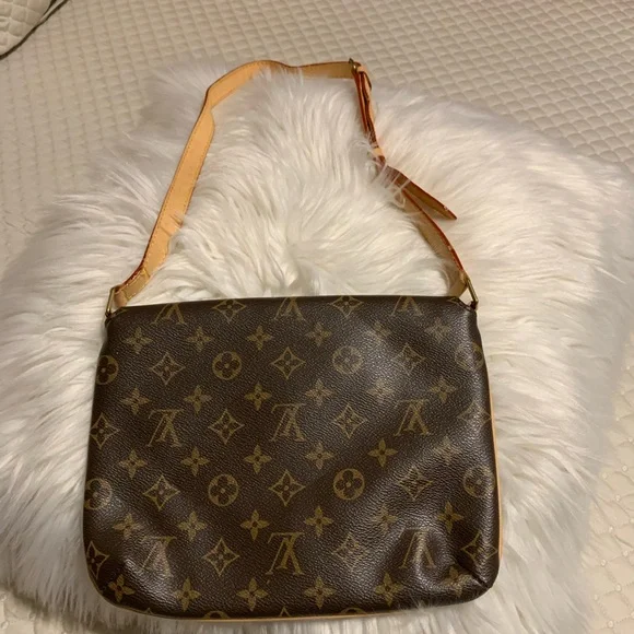 Elegant Brown Designer Look Shoulder Bag - Picture 6 of 6